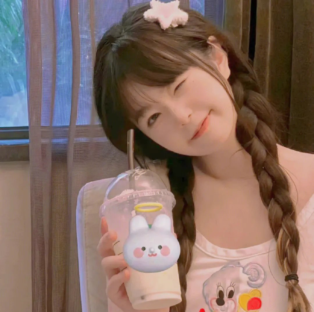 男爵的同桌小女生